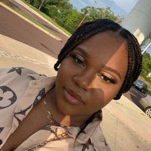 Meet your Posher, Sharee